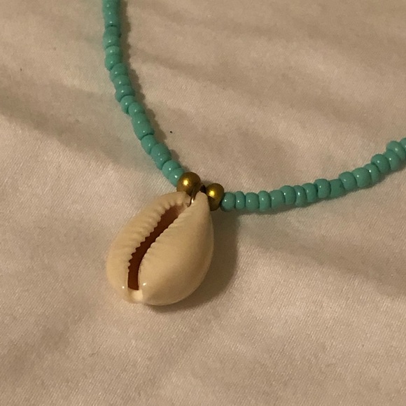 Beach Vibes! Seashell Necklace - Picture 3 of 7